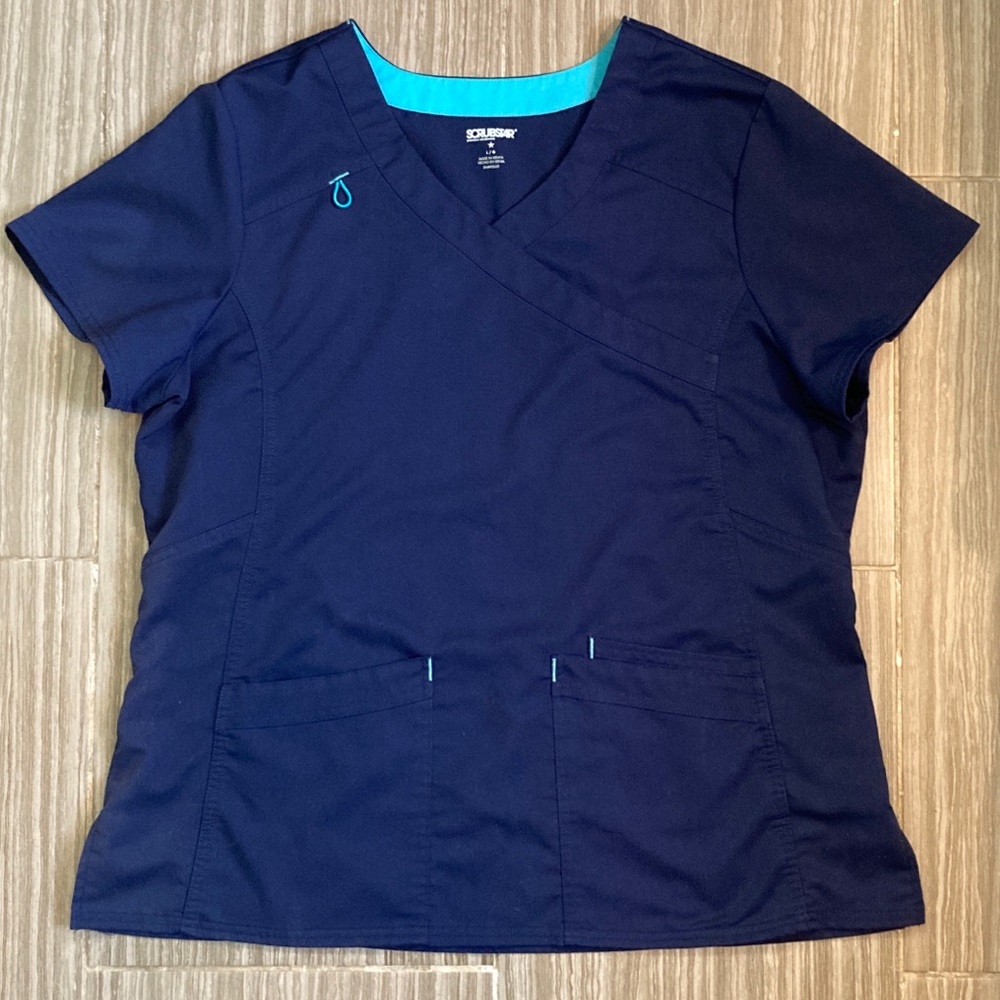 L Scrubstar scrub top, navy w/turquoise accents 💙